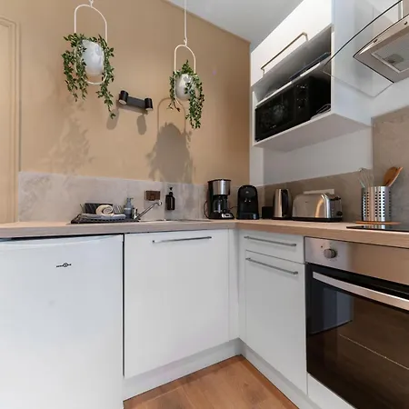 Poe-tehani - Design - Centre Apartment