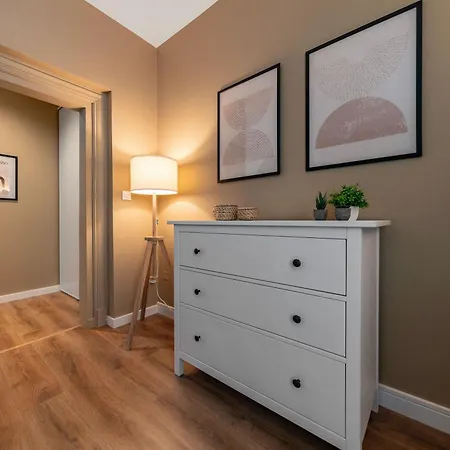 Poe-tehani - Design - Centre Apartment