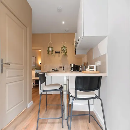 Poe-tehani - Design - Centre *